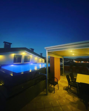LR penthouse swimming pool mali robit,Durres